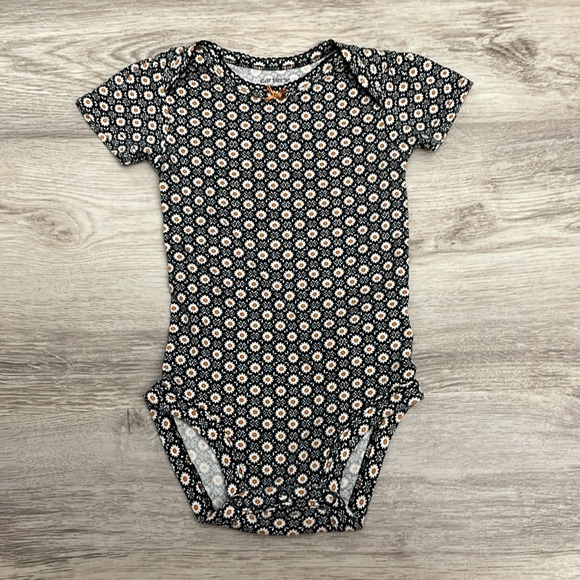 Carter's Black, White & Orange Print Short Sleeve Bodysuit / Onesie Size 9 Month - Picture 1 of 7